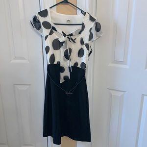 Ladies dress with belt